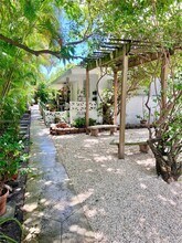 Building Photo - 2538 SW 11th St