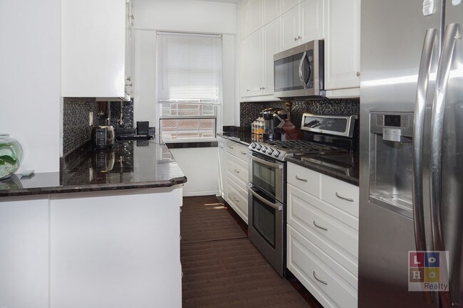 Foto del edificio - 573 Grand St