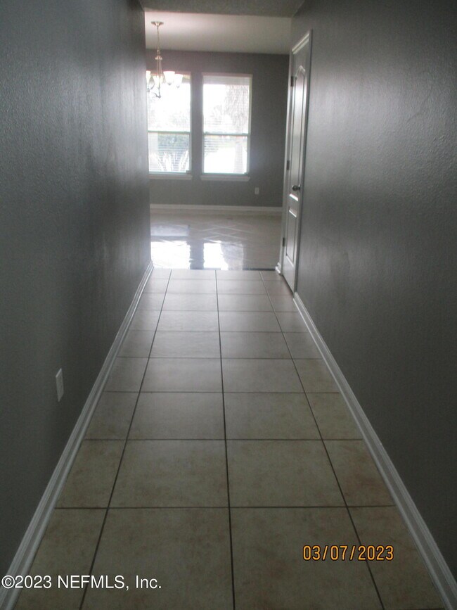 Foto del edificio - 619 Briar View Dr