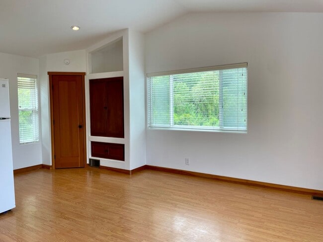 Foto del edificio - 598 Sycamore Vista Rd