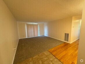 Building Photo - 44 Surrey Dr