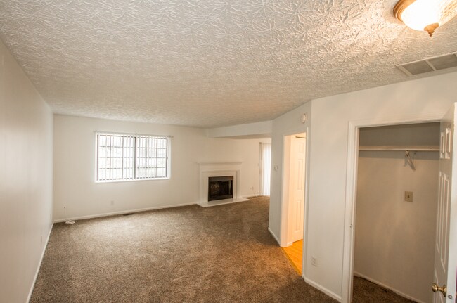 Foto del edificio - 1838 Keystone Lakes Dr