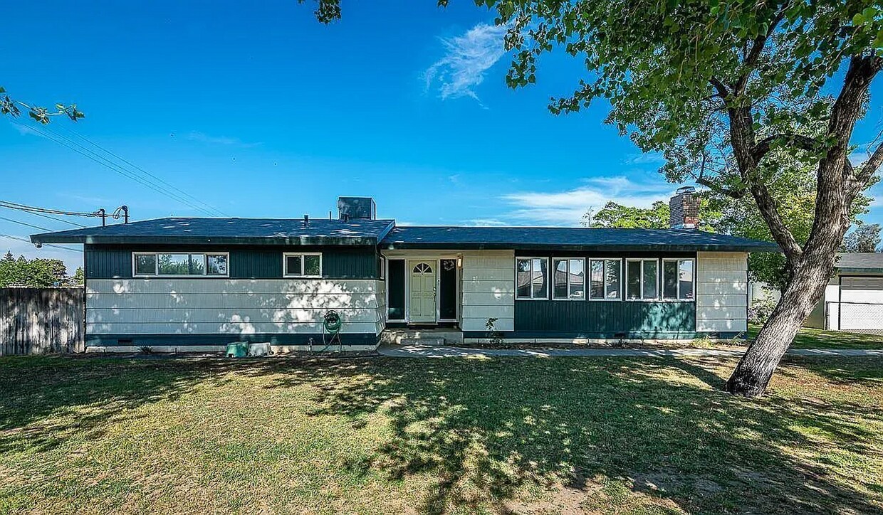 Primary Photo - Available Now - Beautiful Ranch-Style Home...