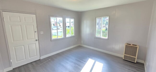 Building Photo - 13109 Barlin Ave