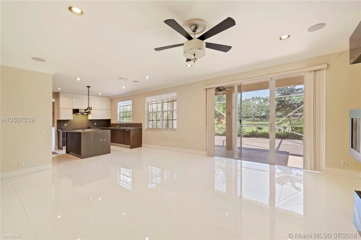 Building Photo - 6 br, 4 bath House - 3827 Eagle Ct # 3827