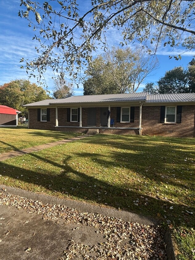 Primary Photo - 1606 Deer Hollow Dr