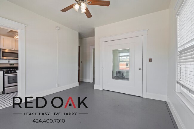 Foto del edificio - ~2 Months FREE~ Unique One Bedroom with Cu...