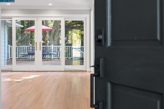 Foto del edificio - 134 Meadow Ln