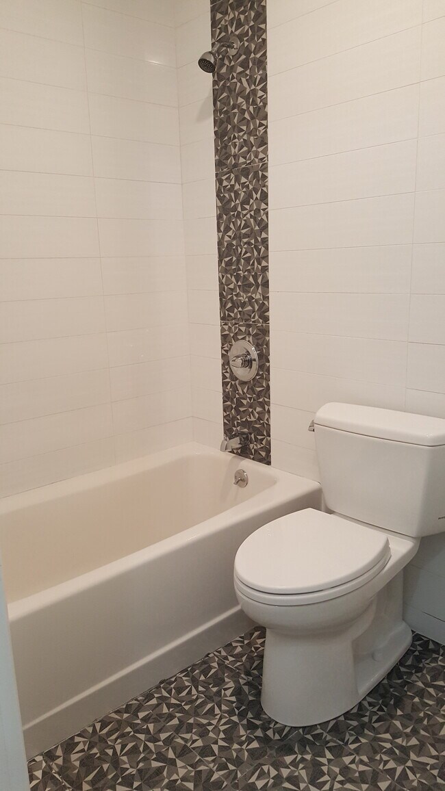 Foto del edificio - 50 Tompkins Ave