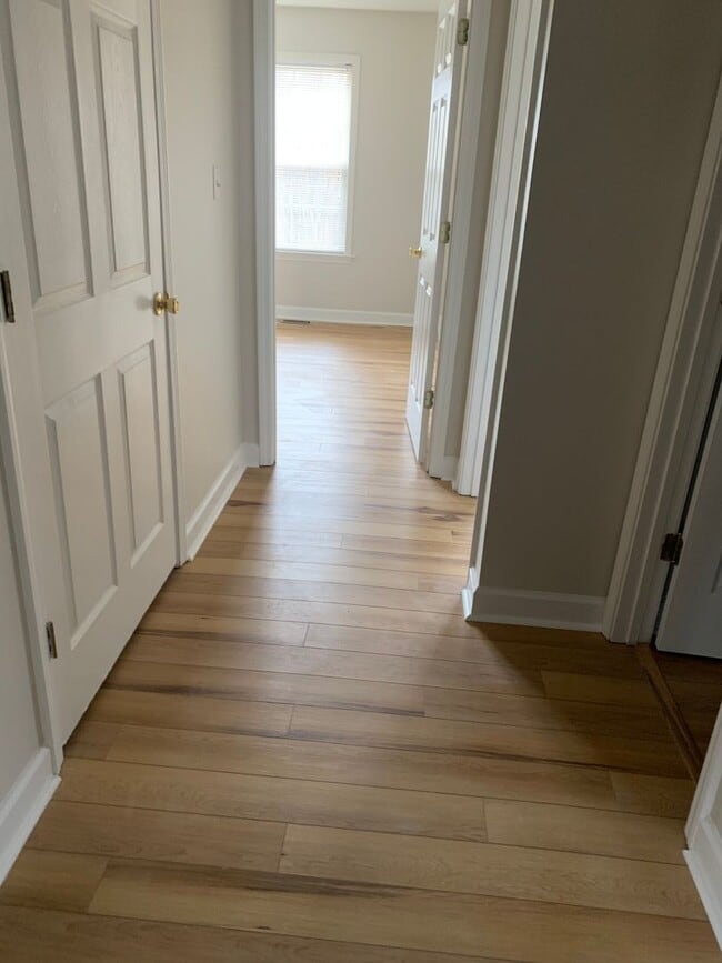 Building Photo - 3  Bedroom Townhome