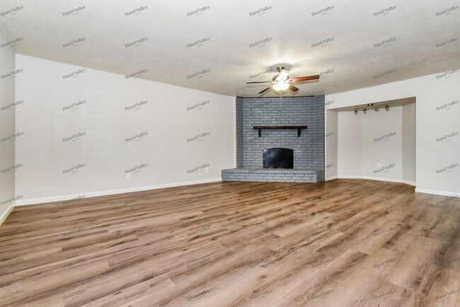 Foto del edificio - 5805 Ridgecove Dr