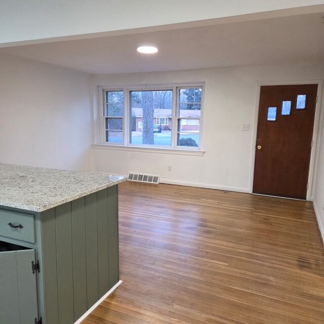 Foto del edificio - 8011 Kenmore Dr