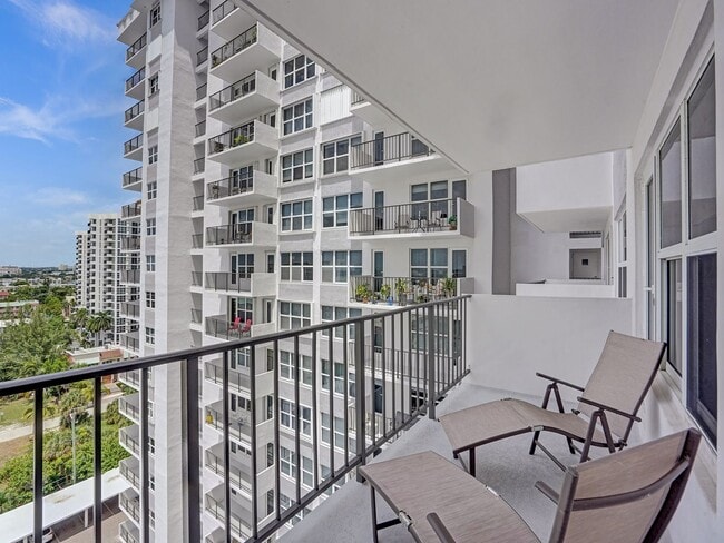 Building Photo - 405 N Ocean Blvd
