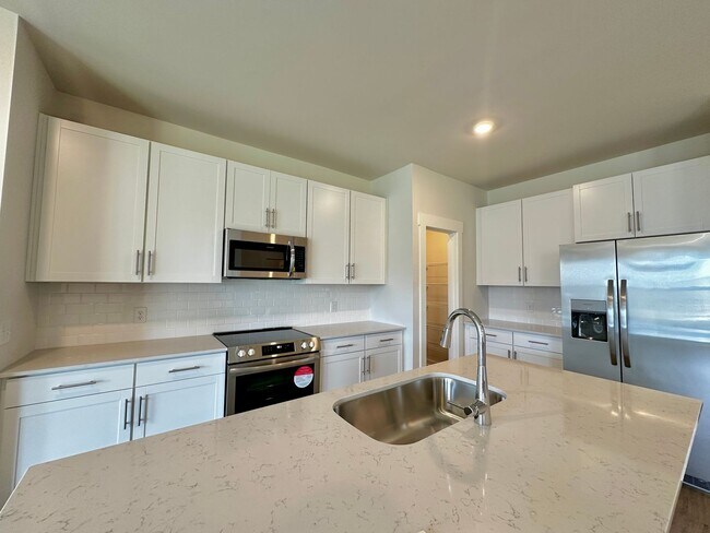 Foto del edificio - Brand New 3 bedroom in Spring Hill