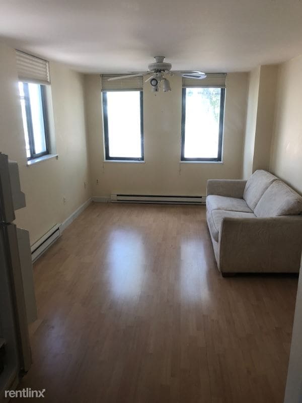 Primary Photo - 1 br, 1 bath Apartment - 429 Main Street