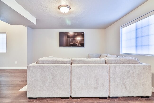 Building Photo - 1063 W Osprey Dr
