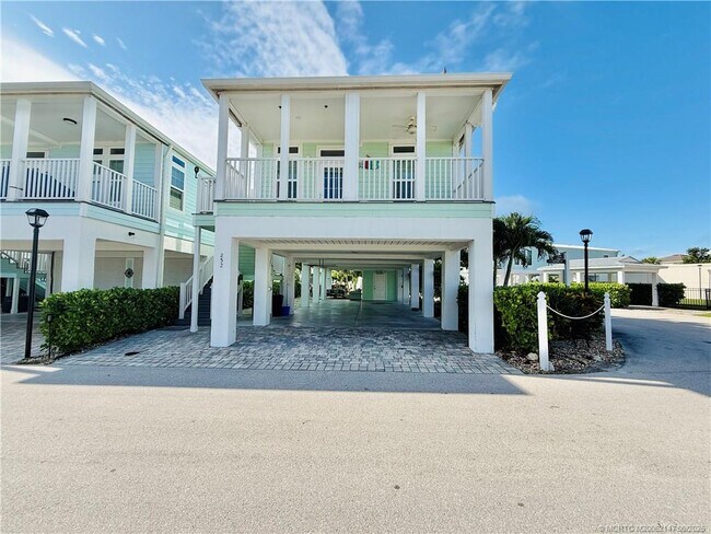 Building Photo - 252 NE Ebbtide Way