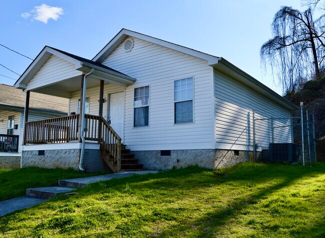 Building Photo - 518 W 45th St
