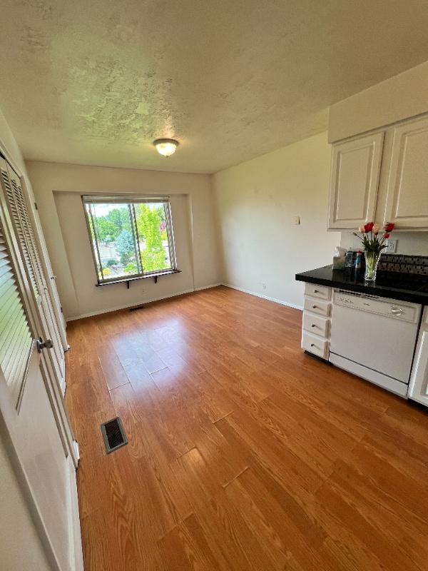 Building Photo - 4570 S 200 E