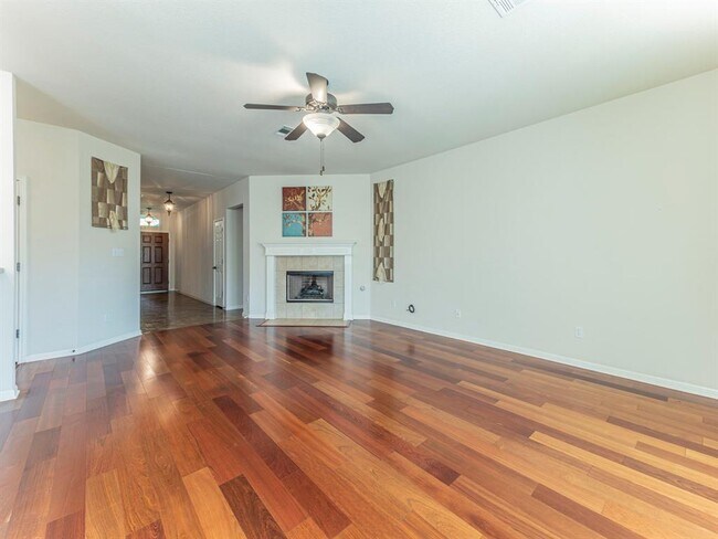 Foto del edificio - 11909 Timber Heights Dr