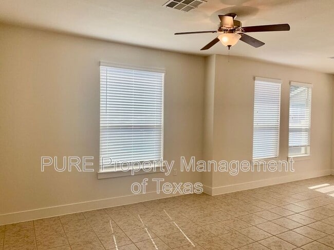 Foto del edificio - 2225 Katy Ln