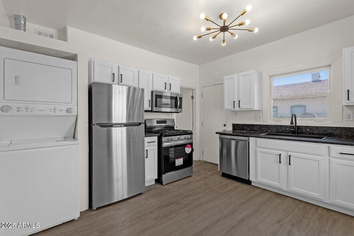 Foto principal - 325 N 18th Dr