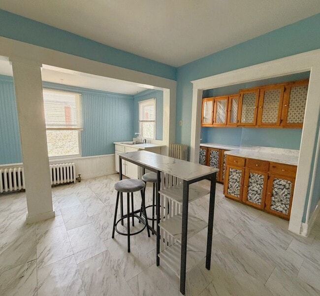 Building Photo - Charming 3-Bedroom Apartment in a Prime Location