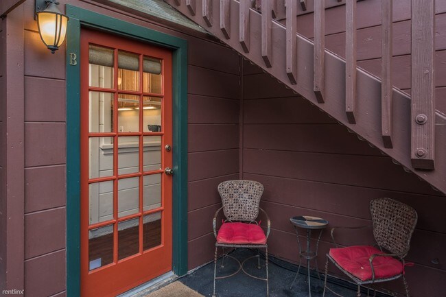 Building Photo - 1 br, 1 bath Duplex - 3760 Pacific Grove R...