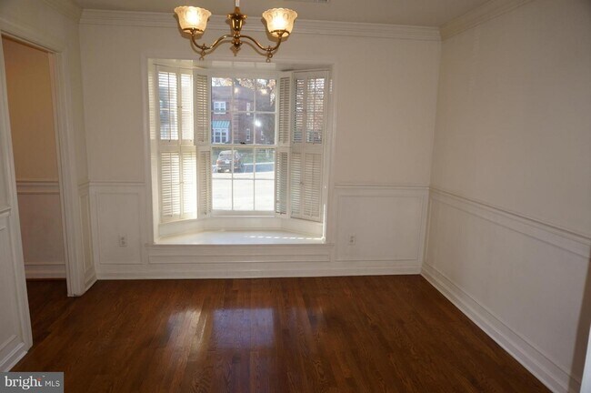 Comedor - 6639 Hillandale Rd