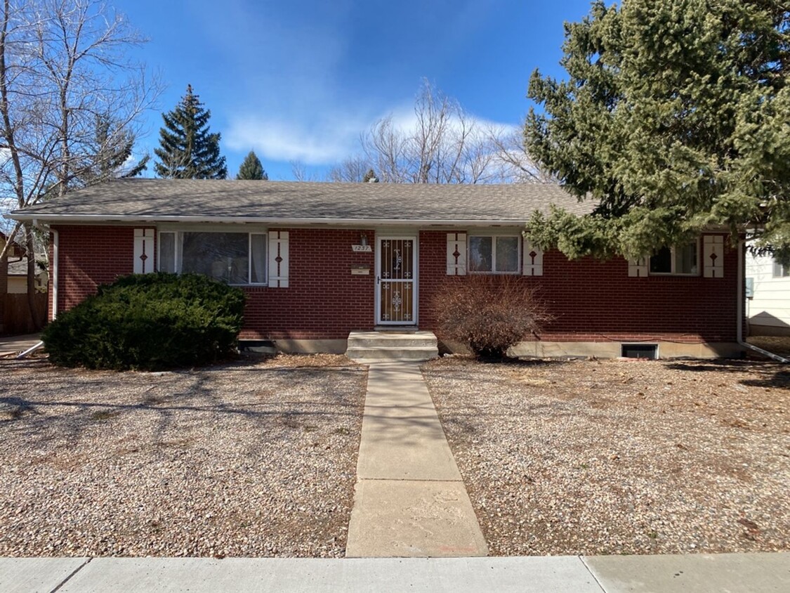 Foto principal - STUDENTS WELCOME! Sprawling Ranch Home w/ ...