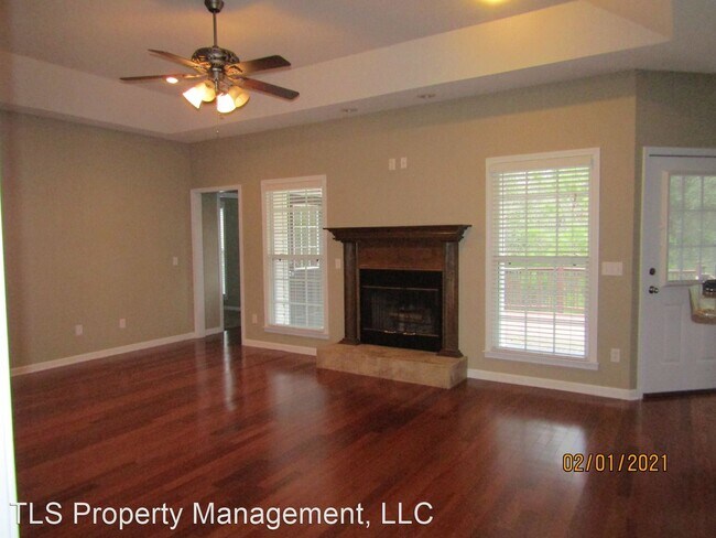 Building Photo - 4 br, 2 bath House - 131 Comanche Street 1