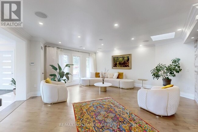 Building Photo - 115 Lynwood Crescent