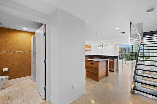 Building Photo - 3 br, 3.5 bath Condo - 2950 NE 188th St Ap...