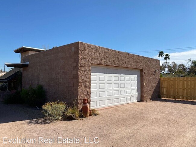 Building Photo - 3 br, 2.5 bath House - 2805 N 58th St