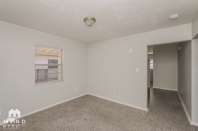 Building Photo - 1505 E Genesee St