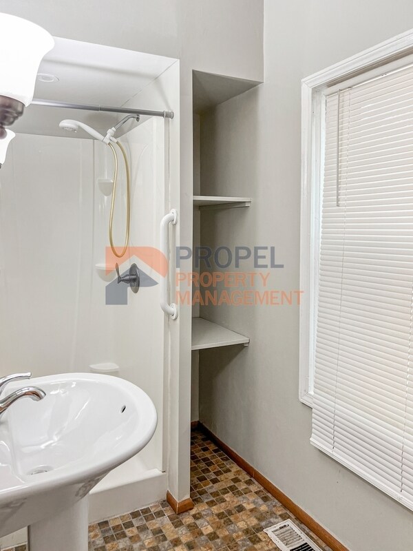 Foto del edificio - 5614 Wayne Rd