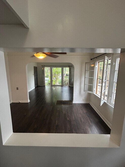 Building Photo - 412 N Orange Grove Ave