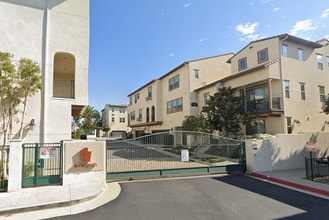 Building Photo - 1885 N Orizaba Ave