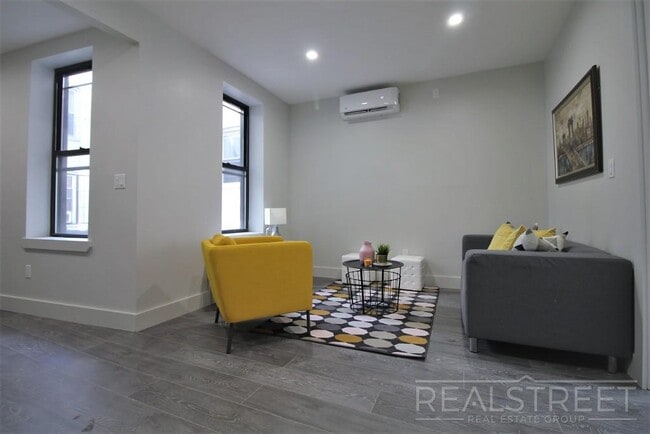 Foto del edificio - Stunning 1 Bed Near Prospect Park
