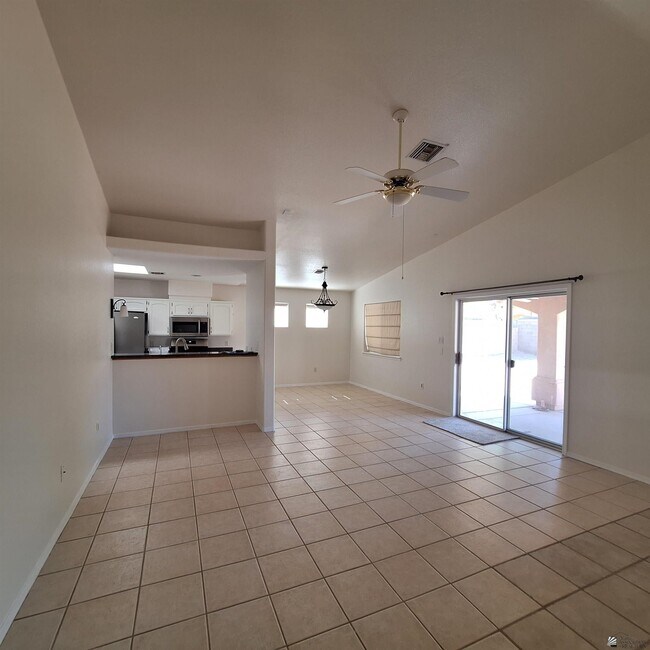 Foto del edificio - 10569 E 39th St
