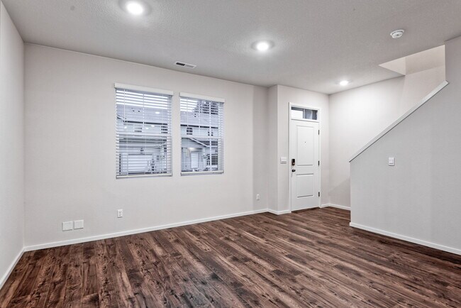 Building Photo - 812 N 18th Ave