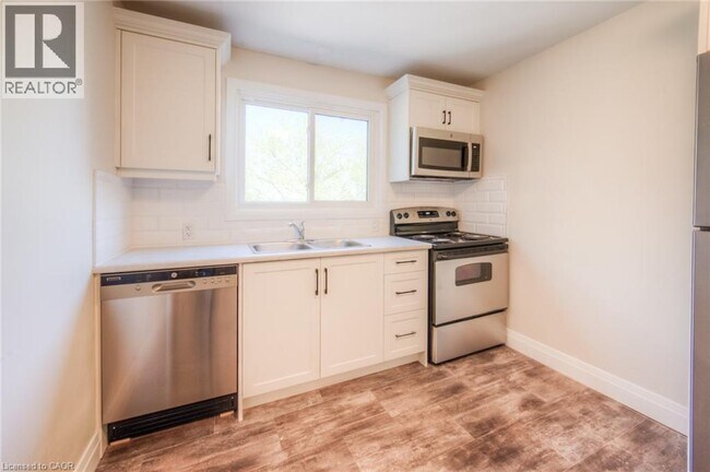 Photo du bâtiment - 158 Erb St E