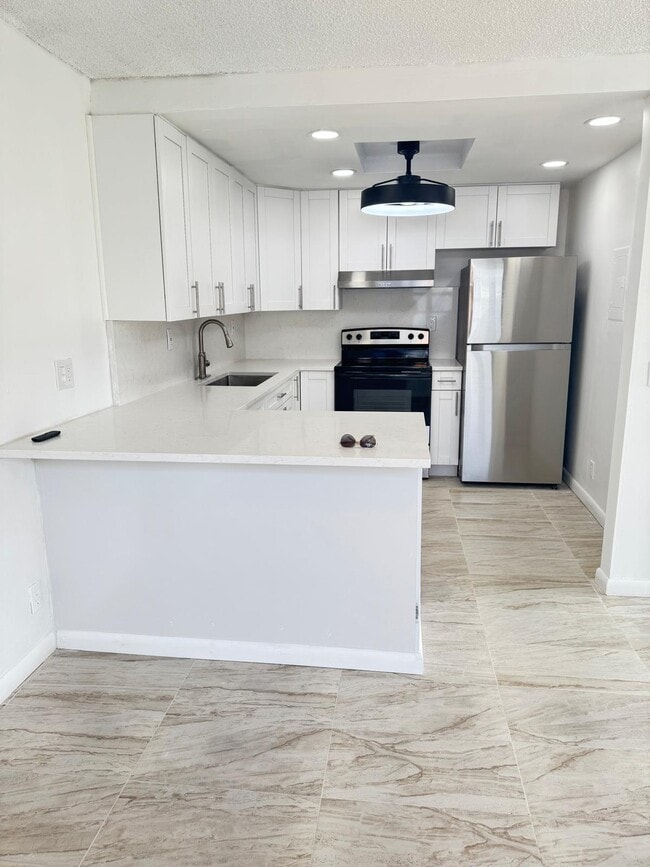 Foto del edificio - 266 Burgundy Ave