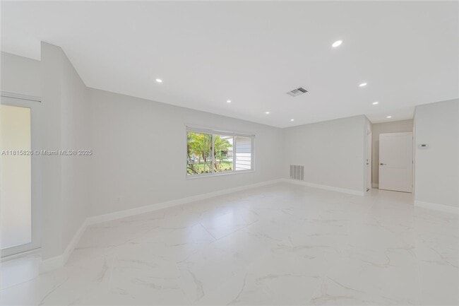 Foto del edificio - 8825 SW 151st St