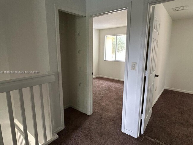 Building Photo - 2851 SE 15th Rd