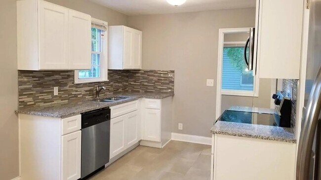 Foto del edificio - 2ND MONTH FREE RENT! 3-bedroom, 1-bath home