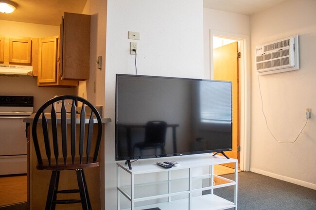 Interior Photo - 512 E Clark