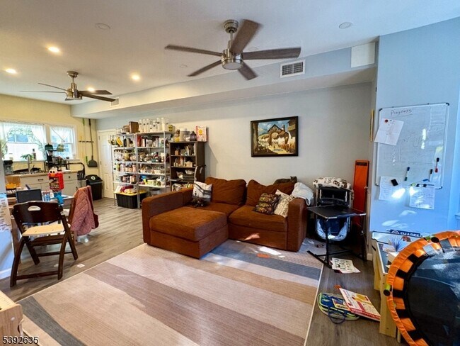 Foto del edificio - 425 Lafayette St