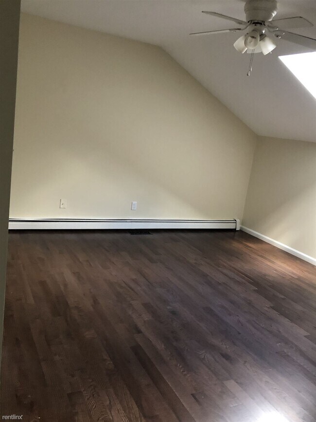 Building Photo - 3 br, 3 bath Townhome - 101 Glen Combe 101