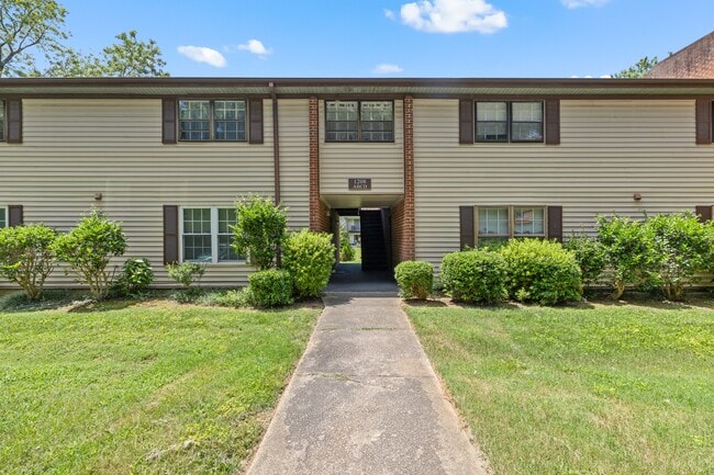 Building Photo - 1208 Manassas Ct